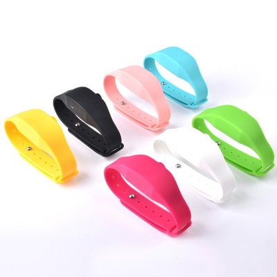 Blitzblue Squeeze Adjustable silicone hand sanitizer wristbands kids wrist soap dispenser Squeeze silicone wristband bracelet